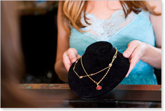 satisfied-jewelry-customers